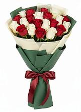 Букет Микс из красных и белых роз в Ахтимнеево