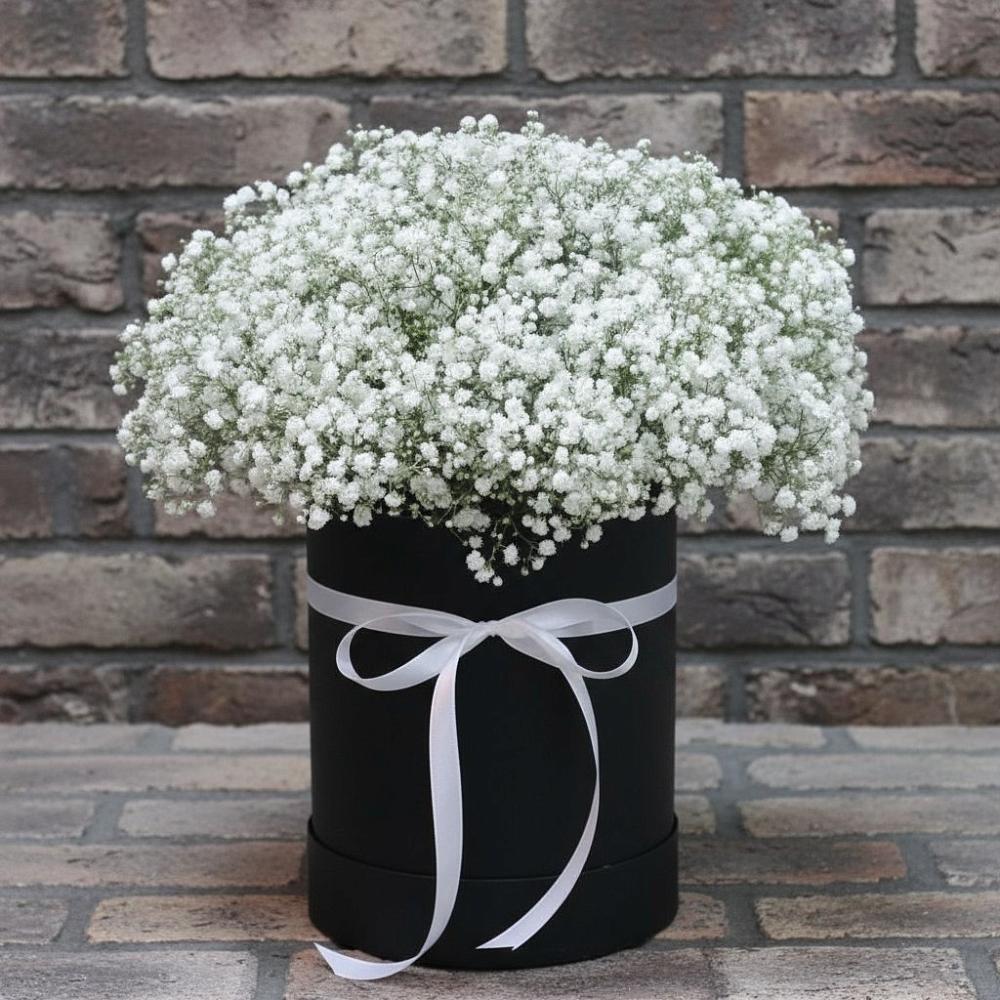 Цветочная композиция из Гипсофила в шляпной коробке в Ахтимнеево